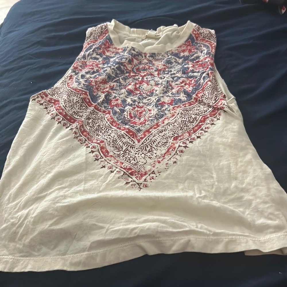sleeve less top best for going to the gym or showing off cute tats